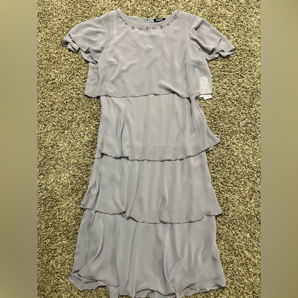 SLNY special occasion dress Size 10 NWT chrome colored